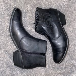 🖤Black Booties🖤